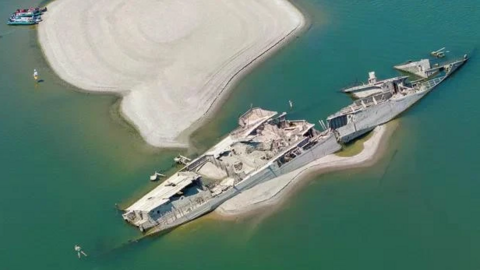 Sông Danube cạn kỷ lục, lộ xác tàu chiến và xương voi ma mút