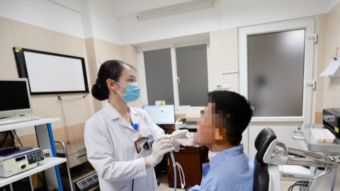 'Chữa' hóc xương cá bằng cơm: Mẹo truyền miệng, họa thật người