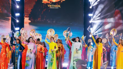 111 thí sinh Miss World trình diễn áo dài nổi bật ở Vịnh Hạ Long