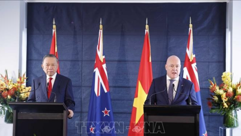 Tổng Bí thư, Chủ tịch nước Tô Lâm và Thủ tướng New Zealand gặp gỡ báo chí và chứng kiến trao các văn kiện hợp tác
