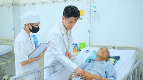 Cứ ngỡ đã hết hy vọng, thanh niên 19 tuổi chấn thương sọ não hồi sinh diệu kỳ