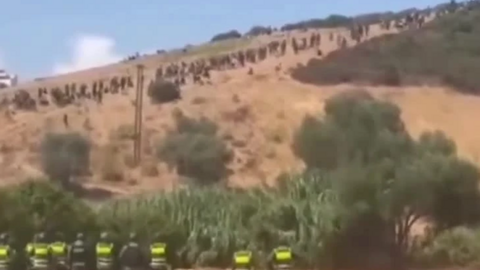 Xuất hiện làn sóng di cư mới vào Ceuta, Morocco quyết trấn áp
