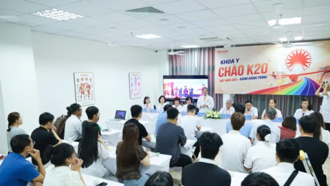 Hàng ngàn tân sinh viên ‘chạm nghề’ ngay ngày nhập học