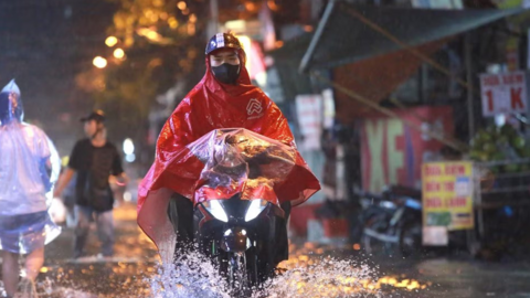 Hà Nội: Trực 24/24h ứng phó mưa lớn, sẵn sàng dừng thi công công trình gây ngập úng