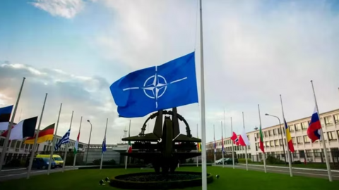 NATO lo ngại Pháp sẽ rời khỏi liên minh sau cuộc bầu cử tổng thống