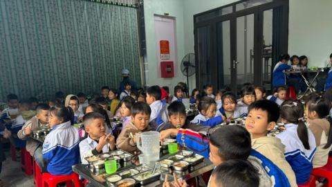 Thanh Hóa mua sắm sách giáo khoa cho học sinh 6 trường nội trú vùng biên giới