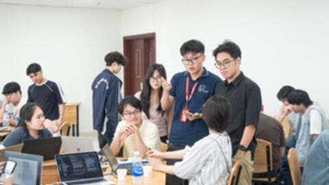 Sinh viên đa quốc gia giải quyết bài toán thực tiễn bằng Internet Vạn vật và AI
