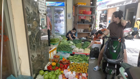 Nhiều loại rau ở Hà Nội tăng giá gấp 3-4 lần, đắt ngang giá thịt bò
