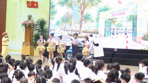 Học sinh hào hứng với tuyên truyền an toàn giao thông bằng sân khấu hóa