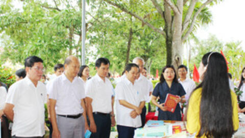 Hà Tĩnh thúc đẩy học tập suốt đời, làm chủ công nghệ số và AI
