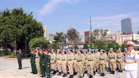 Lực lượng gìn giữ hòa bình Việt Nam báo công dâng Bác tại Bến Nhà Rồng