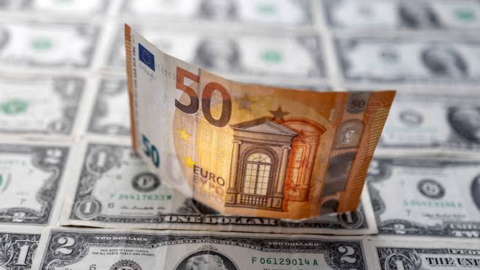 Đồng euro giảm xuống đáy 17 tháng: Dấu hiệu khủng hoảng tài chính đến gần?