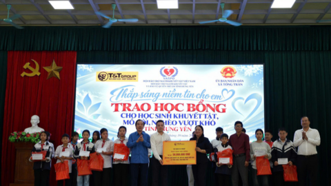 T&T Group trao 100 suất học bổng cho học sinh có hoàn cảnh khó khăn tại Hưng Yên