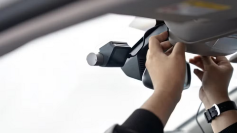 Camera lùi hoạt động như thế nào trên ô tô?