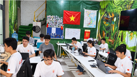 Kỹ sư Việt xây RedAI để doanh nghiệp không phải tự nối những mảnh AI rời rạc