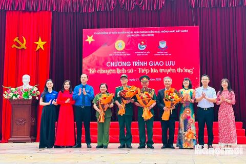 Học sinh Trường chuyên Chu Văn An giao lưu cùng nhân chứng lịch sử