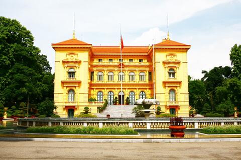<a href="/kham-pha" title="Khám phá" rel="dofollow">Khám phá</a>