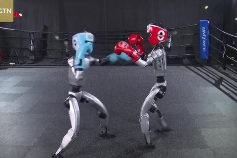 Video robot Trung Quốc tung đòn chuẩn bị cho trận boxing chưa từng có