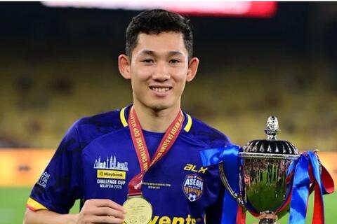 Hai Long nói gì về màn trình diễn ấn tượng trước Man United?