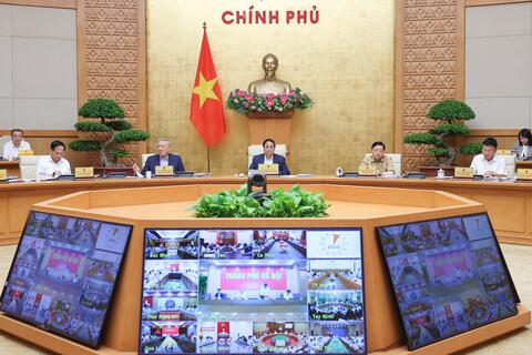 Thủ tướng Phạm Minh Chính: “Tuyên chiến không khoan nhượng” với thuốc giả, thực phẩm giả