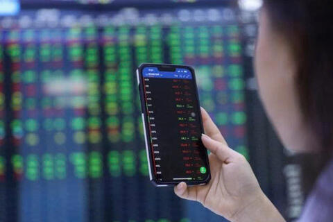 Lợi nhuận quý II khởi sắc, cổ phiếu trụ vững đường đua 1.400 điểm?