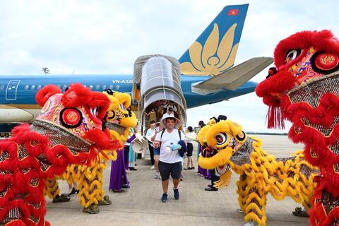 Vietnam Airlines đón hành khách thứ 350 triệu sau 30 năm thành lập