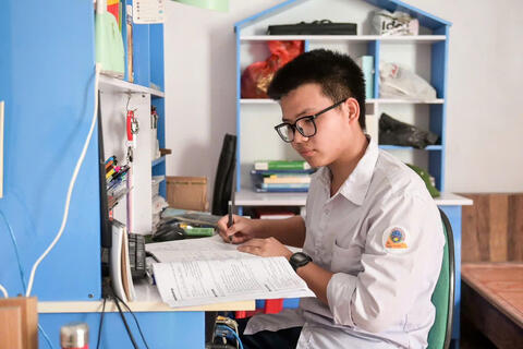 Từ lớp học tỉnh lẻ đến ngôi vị thủ khoa của nam sinh Ninh Bình