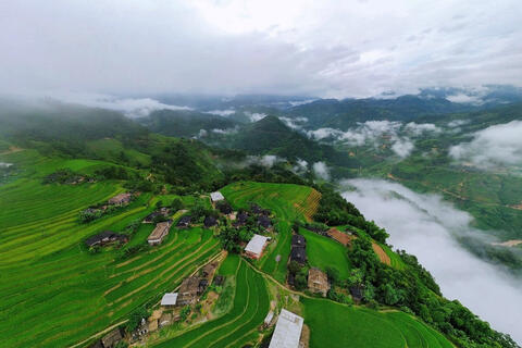 <a href="/kham-pha" title="Khám phá" rel="dofollow">Khám phá</a>