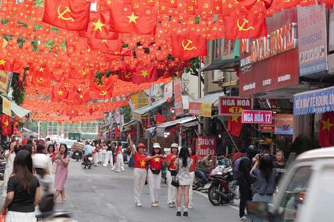 <a href="/kham-pha" title="Khám phá" rel="dofollow">Khám phá</a>