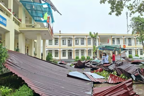 Trường học từ Huế trở ra khắc phục hậu quả bão số 10, chủ động ứng phó bão số 11