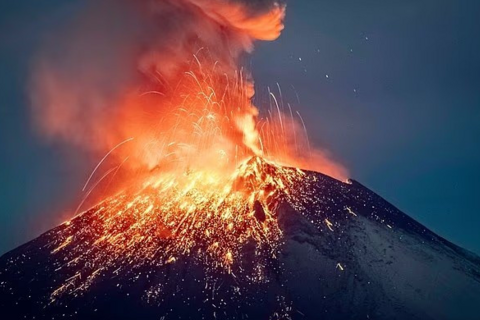 Bàn tán xôn xao vì nghi bầy UFO xuất hiện trên miệng núi lửa