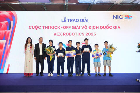 Tranh tài giải đấu Kick-off Vô địch Quốc gia Việt Nam VEX Robotics 2026