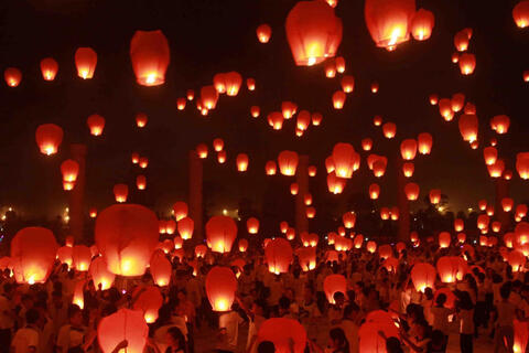<a href="/kham-pha" title="Khám phá" rel="dofollow">Khám phá</a>