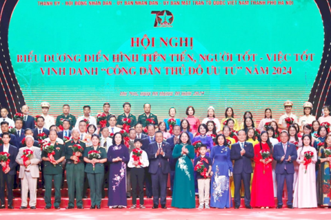 Những bông hoa đẹp trong vườn hoa Thủ đô