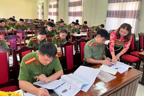 <a href="/giao-duc" title="Giáo dục" rel="dofollow">Giáo dục</a>