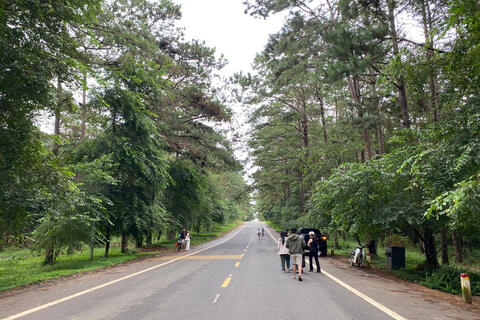 <a href="/kham-pha" title="Khám phá" rel="dofollow">Khám phá</a>