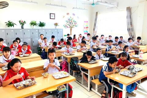 Trường Tiểu học Cự Khê ổn định công tác bán trú, 95,4% học sinh tham gia