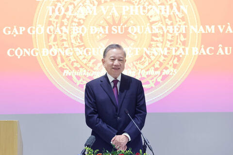 <a href="/thoi-su" title="Thời sự" rel="dofollow">Thời sự</a>