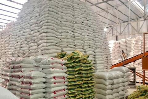 Xuất cấp 300 tấn gạo và thiết bị cứu sinh cho Huế