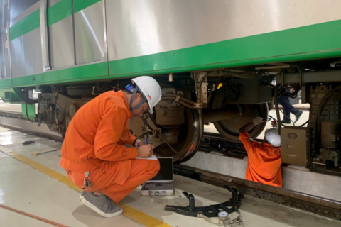 Xuyên đêm vì những chuyến tàu điện an toàn