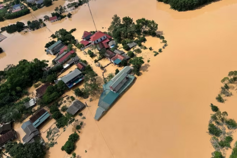 Yêu cầu ngân hàng giãn nợ, miễn, giảm lãi, phí cho khách hàng thiệt hại do bão, lũ