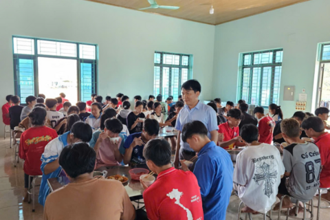 Người thầy góp phần thắp sáng ước mơ vùng biên