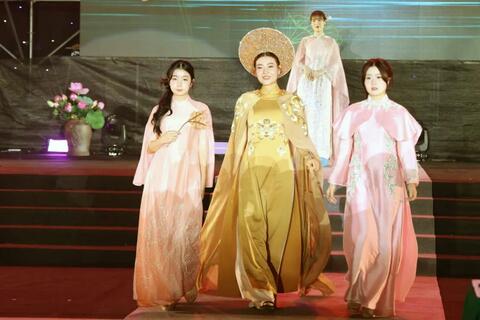 <a href="/kham-pha" title="Khám phá" rel="dofollow">Khám phá</a>