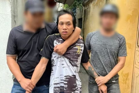 Đang đi bộ dọc bờ hồ Tam Bạc, người phụ nữ bị cướp giật iPhone