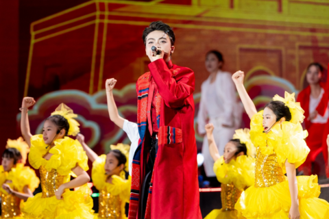 Hành trình lan tỏa tình yêu nước của ca sĩ trẻ 20 tuổi Lưu Quốc Vượng