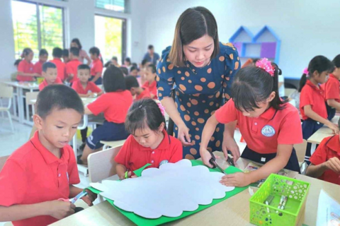 <a href="/giao-duc" title="Giáo dục" rel="dofollow">Giáo dục</a>