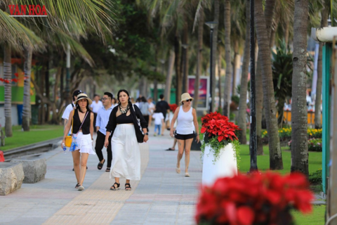 <a href="/kham-pha" title="Khám phá" rel="dofollow">Khám phá</a>