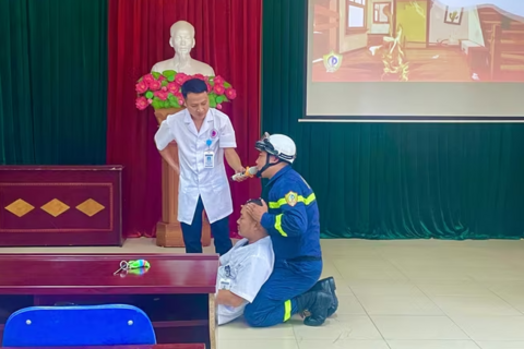 Trang bị kiến thức, kỹ năng xử lý tình huống cháy, nổ cho các nhân viên y tế