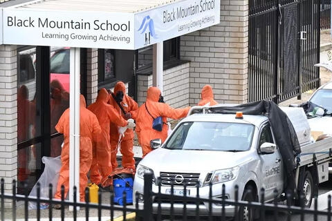 Australia đóng cửa trường học vì nghi nhiễm amiăng