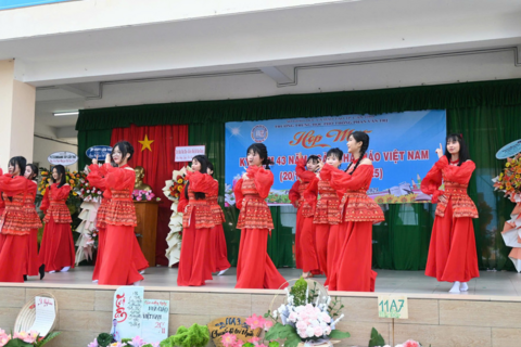 Ấm áp không khí 20/11 ở ngôi trường vùng ven TP Cần Thơ